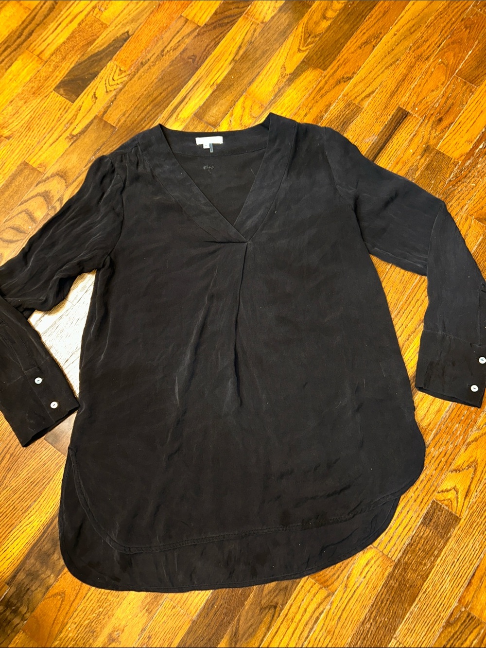 tyler boe 💯% Silk Black V-Neck Long Sleeve tunic top